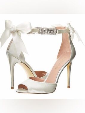Enzo Angiolini Eanordia White Satin High Heel Peep Toe Pump Sz 8.5 Retail $325
